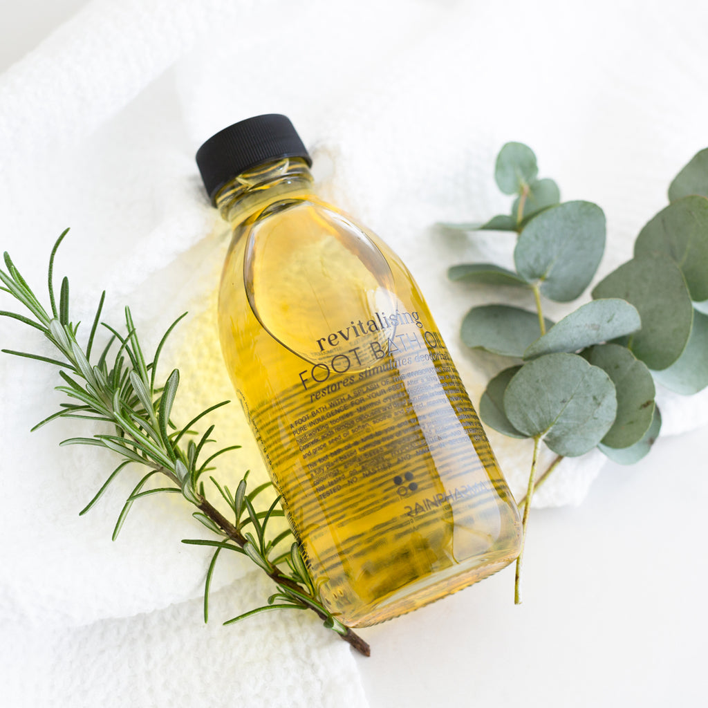 Revitalising foot bath oil