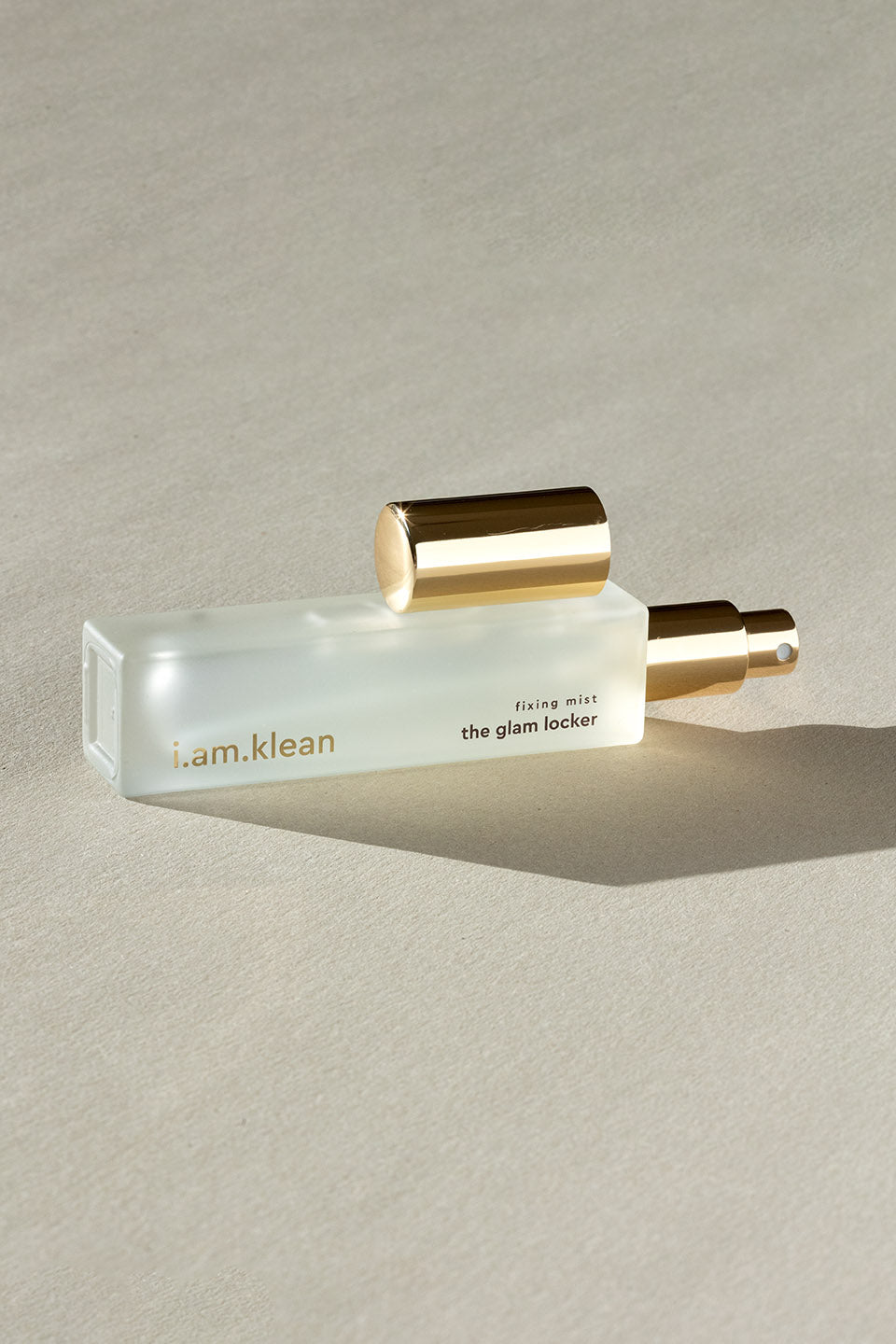 Glam locker fixing spray